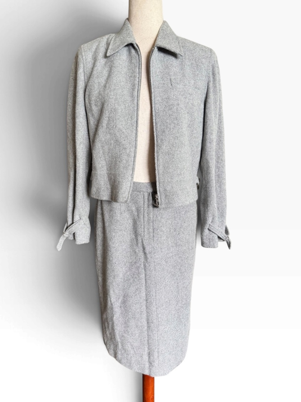 Ralph Lauren Light Gray Two-Piece Skirt Suit - Tailored Jacket & Pencil Skirt